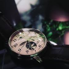 Disney Minnie Mouse Watch – Round White Dial, Cute Character Wristwatch for Kids & Disney Fans