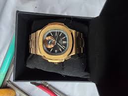 Martyn Line Minimalist Watch with Date – Elegant Stainless Steel Design